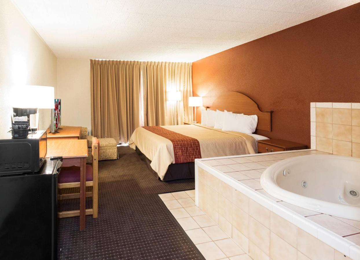 Days Inn By Wyndham Williamsport Eksteriør billede